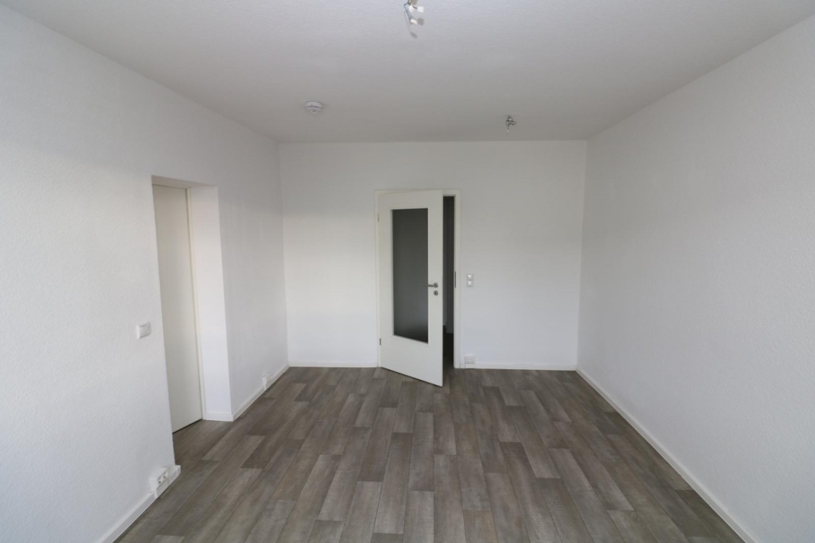 Hier kocht der Chef noch selbst…moderne 2-RW mit Einbauküche & Dusche - Beispiel Wohnzimmer