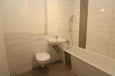 Auf Tauchstation im neu sanierten Wannenbad…3-RW mit Wanne u. Balkon!!!, 09599 Freiberg, Tschaikowskistraße 45