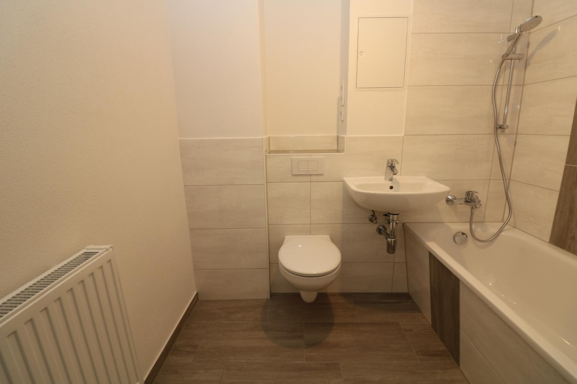 Auf Tauchstation im neu sanierten Wannenbad...3-RW mit Wanne u. Balkon!!! - Beispiel Bad mit Wanne