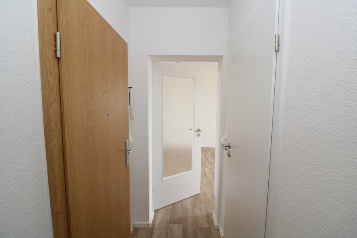 Schaumparty im modernen Wannenbad...3-RW mit Wanne & Balkon!!! - Beispiel Flur