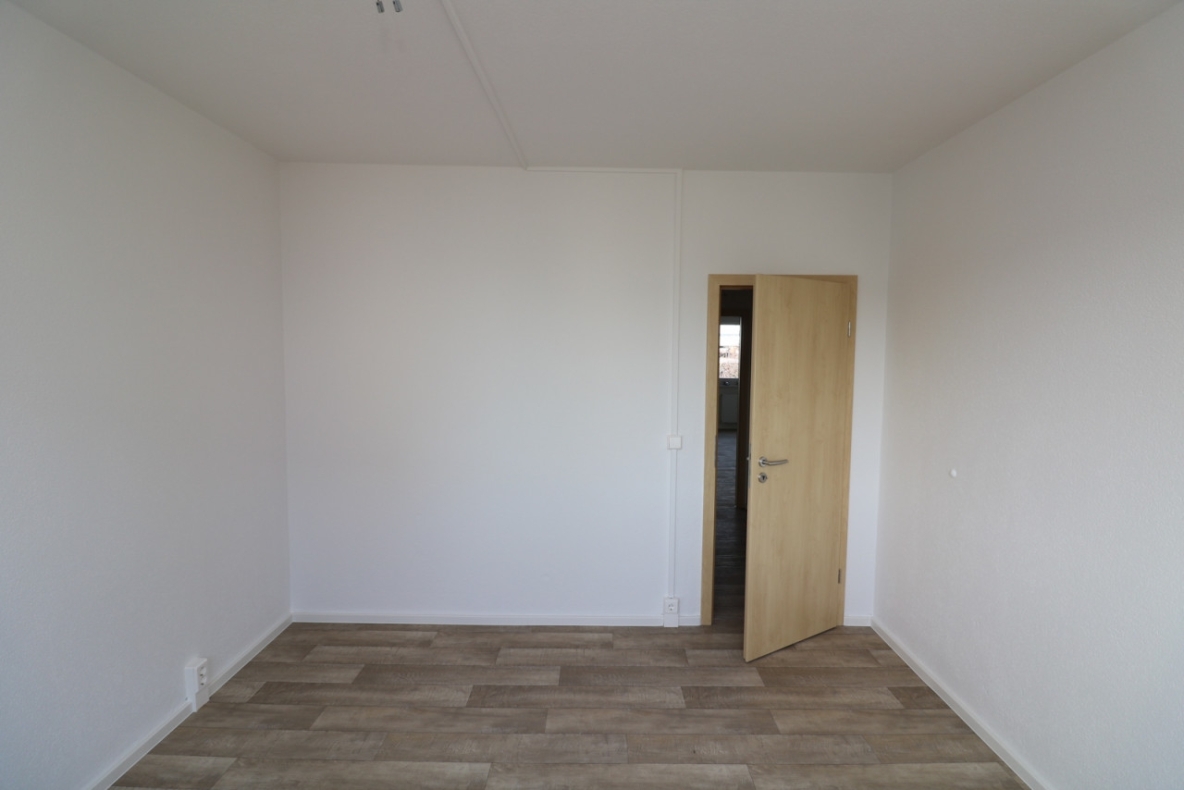 Viel Platz für große Träume - 2RW mit riesigem Wohnzimmer, Badewanne und Balkon - SZ