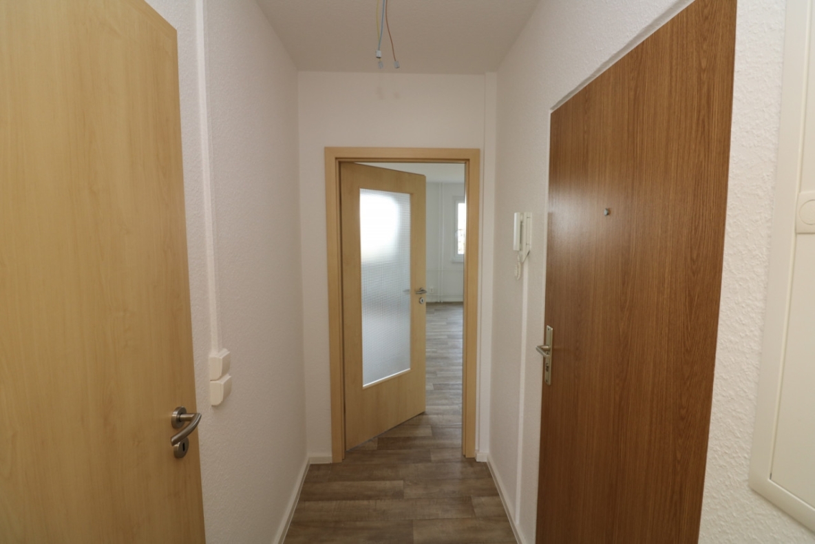 Viel Platz für große Träume - 2RW mit riesigem Wohnzimmer, Badewanne und Balkon - Flur