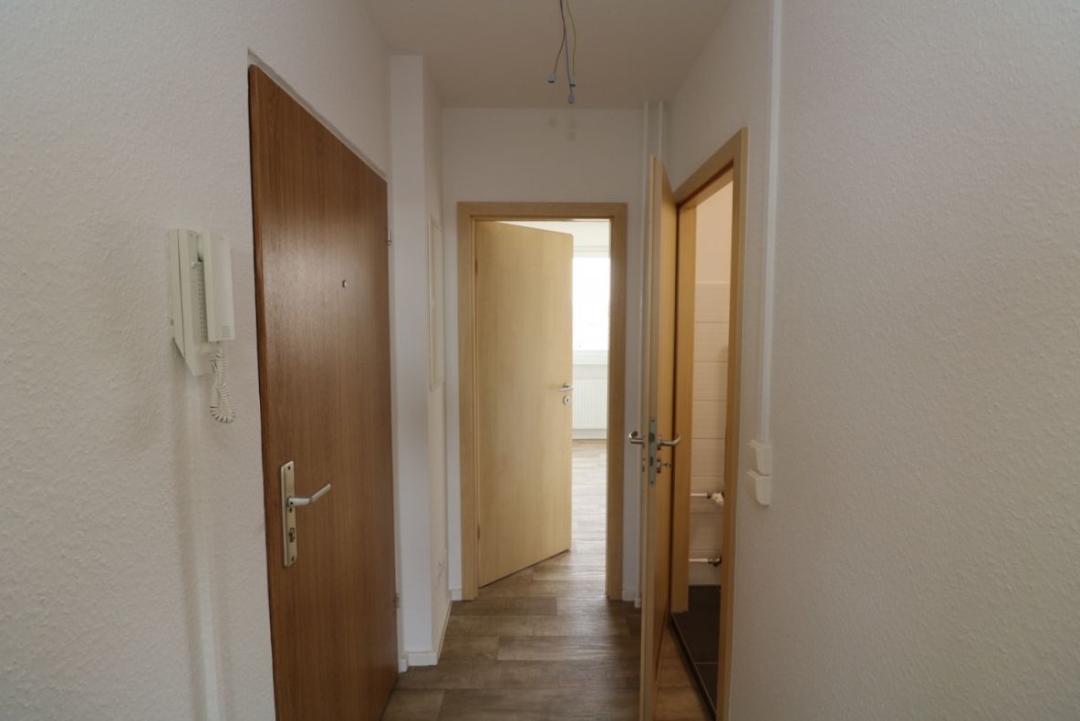 Viel Platz für große Träume - 2RW mit riesigem Wohnzimmer, Badewanne und Balkon - Flur