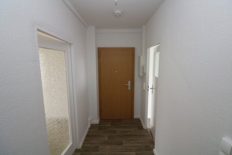 Jackpot! Gemütliche 2RW mit Dusche und Balkon im EG! - Beispiel Flur