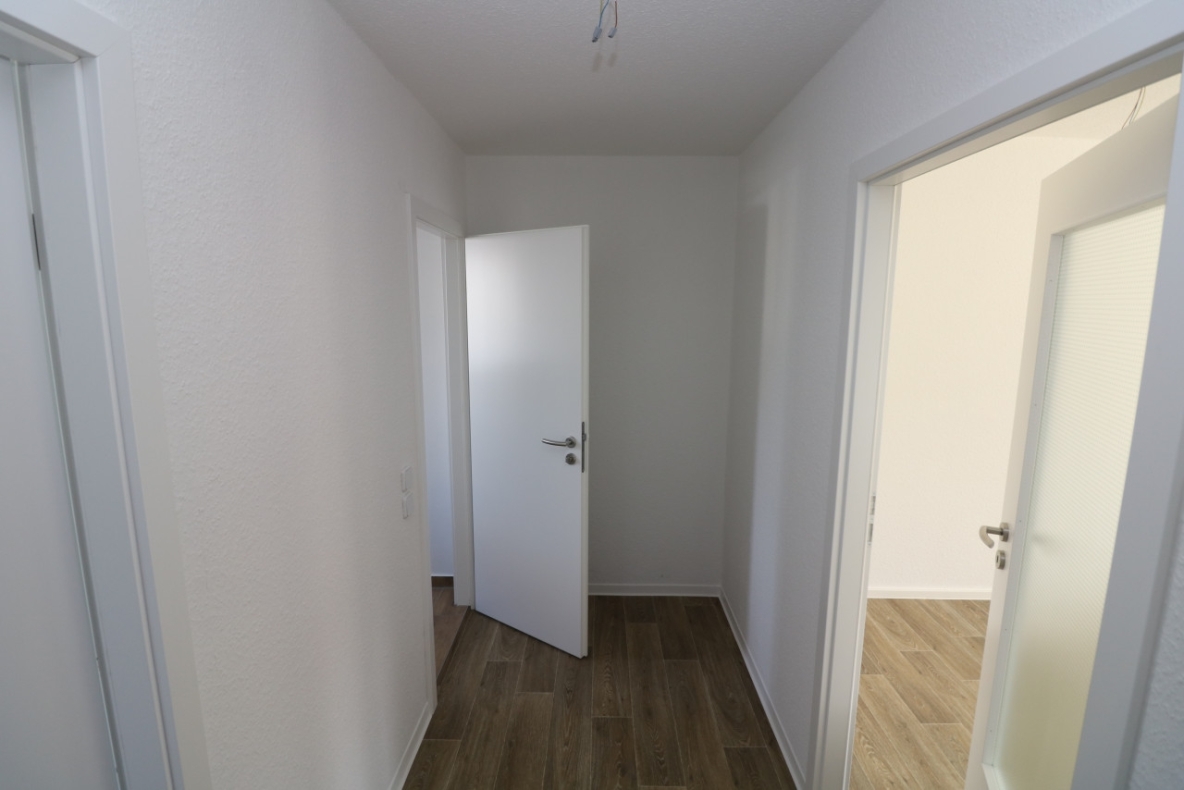 Jackpot! Gemütliche 2RW mit Dusche und Balkon im EG! - Flur