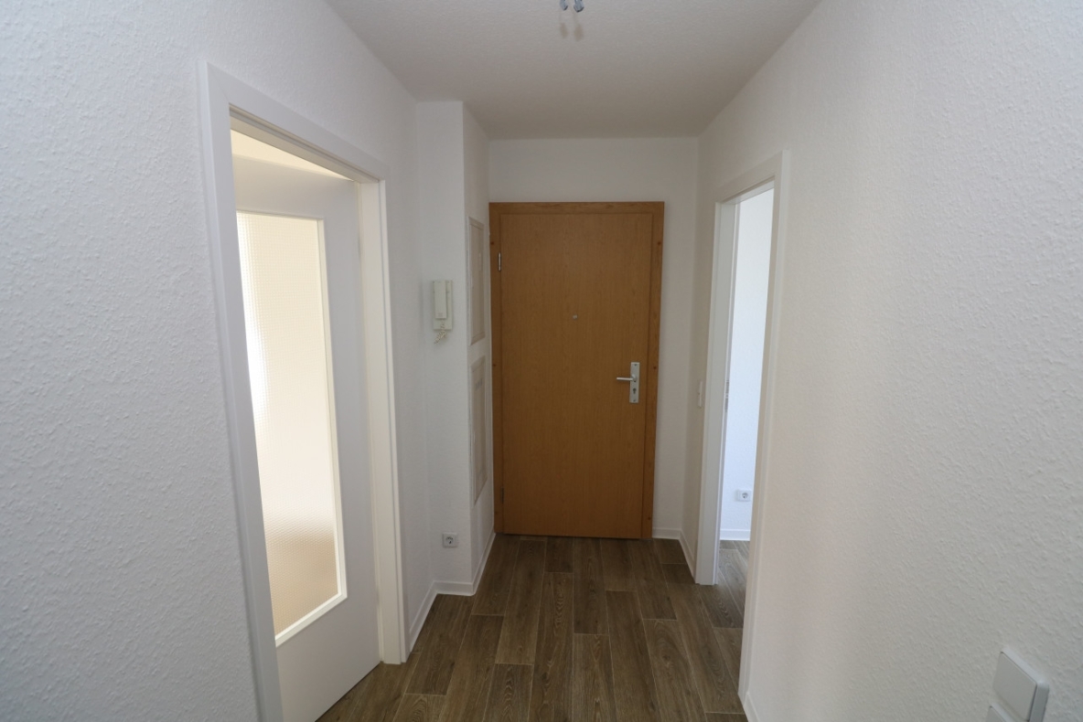 Jackpot! Gemütliche 2RW mit Dusche und Balkon im EG! - Flur