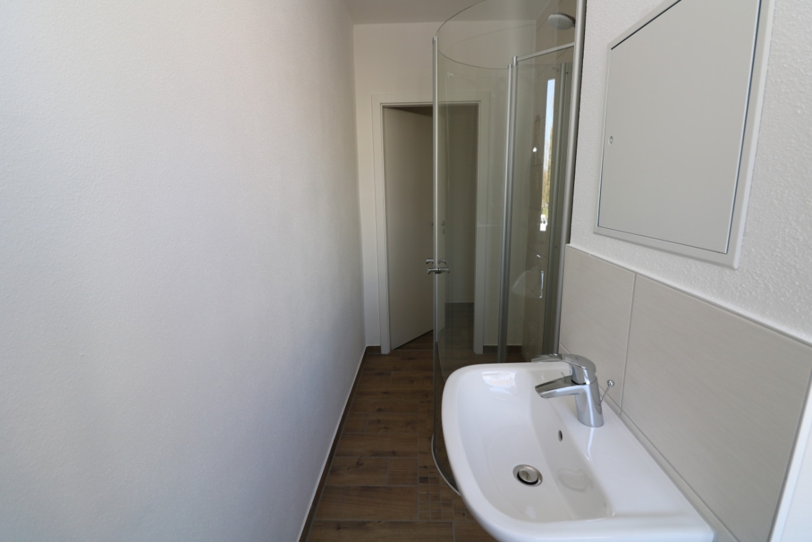 Jackpot! Gemütliche 2RW mit Dusche und Balkon im EG! - Bad mit Dusche