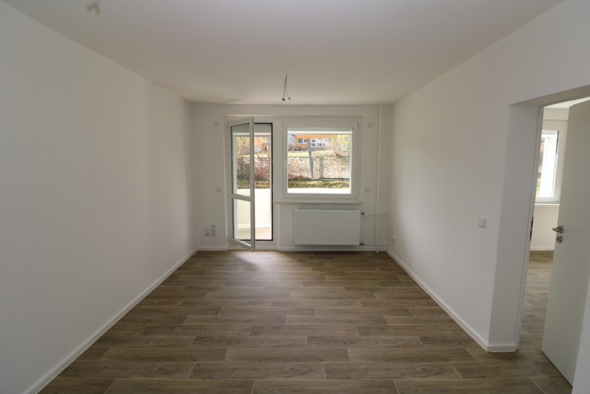 Jackpot! Gemütliche 2RW mit Dusche und Balkon im EG! - Wohnzimmer