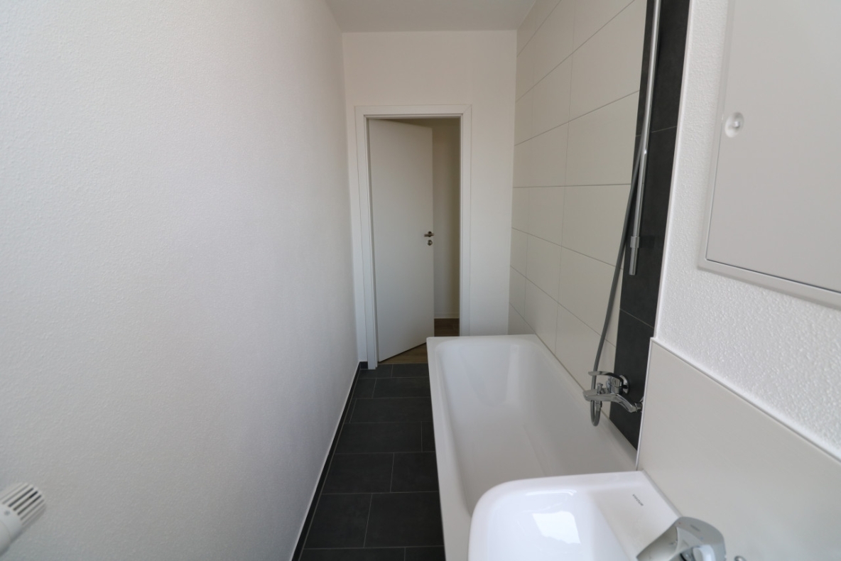 Kurzexposé 110/39/103 - Bad mit Wanne