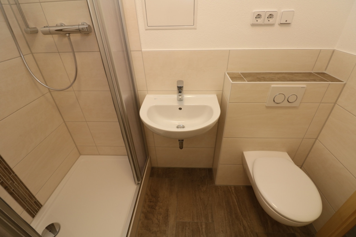 Jackpot!!! Neu sanierte 3-Raum-Wohnung mit Dusche & Balkon!!! - Beispiel Bad mit Dusche