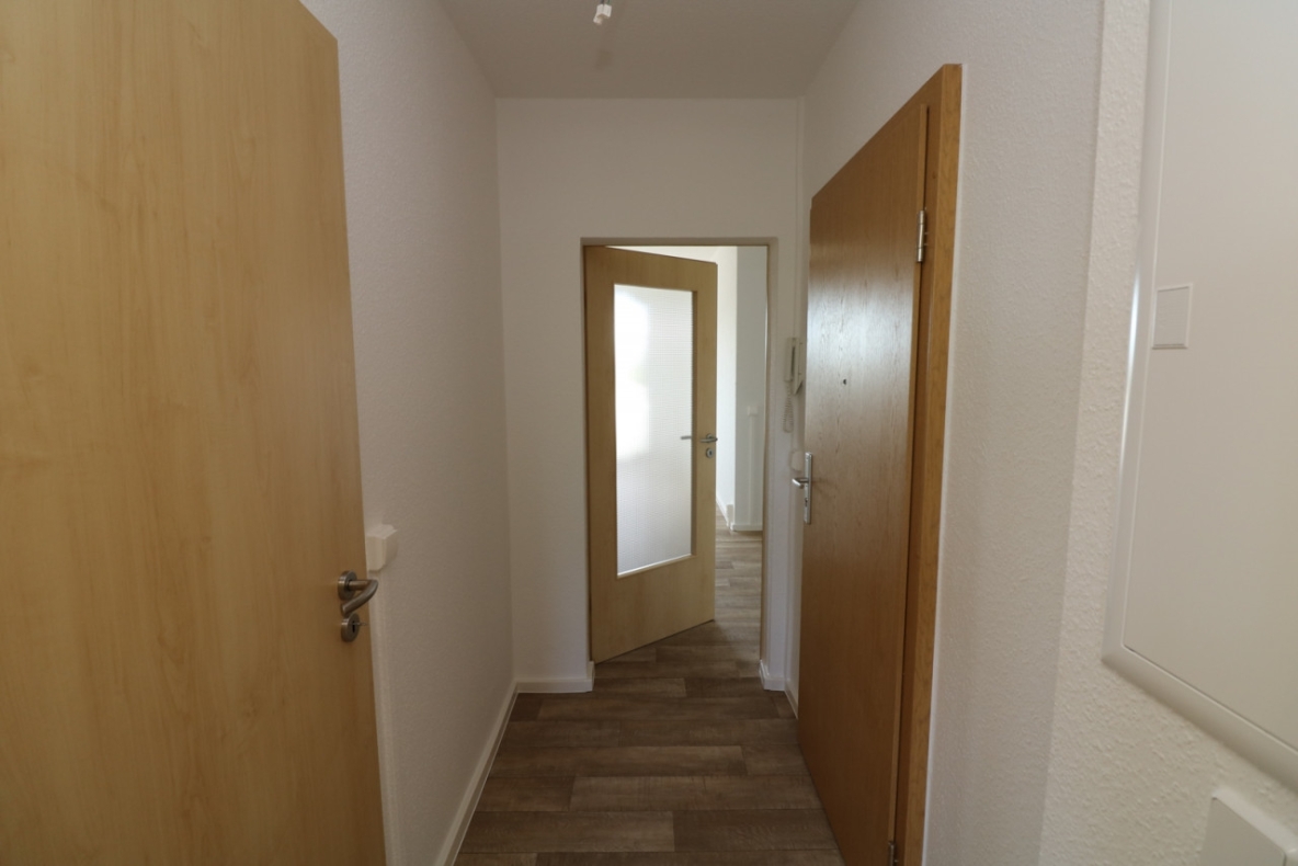 Jackpot!!! Neu sanierte 3-Raum-Wohnung mit Dusche & Balkon!!! - Beispiel Flur
