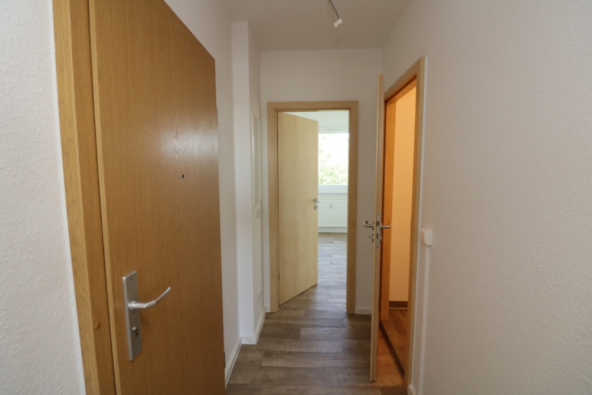 Jackpot!!! Neu sanierte 3-Raum-Wohnung mit Dusche & Balkon!!! - Beispiel Flur