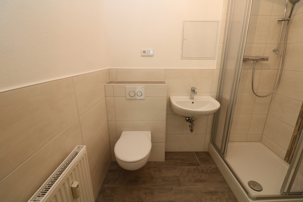 Copilot gesucht…tolle 1-RW mit Dusche & Balkon!!! - Bad mit Dusche