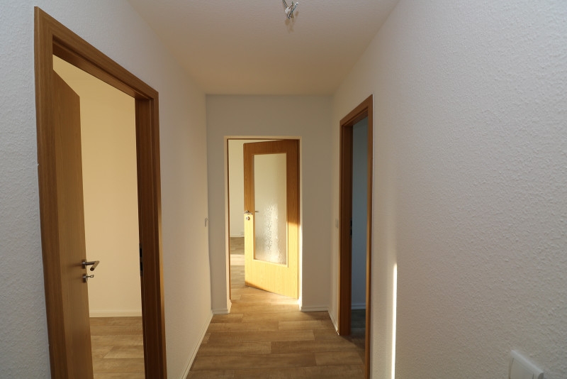 Auf Wolke 7…helle 3-RW mit Wanne & Balkon!!! - Beispiel Flur