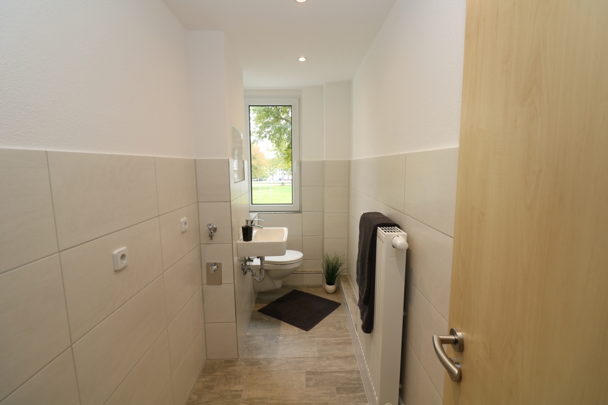 XXL Hoch drei...Etagen-Wohnung mit Wanne, Dusche, Gäste-WC u. 2 Balkonen!!!! - Beispiel Gäste-WC