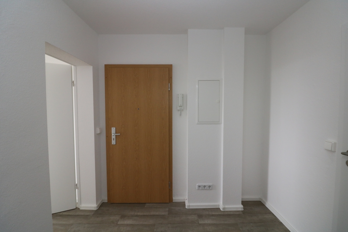 *3-Raum-Wohn-Glück* mit Badewanne und Balkon - Beispiel Flur