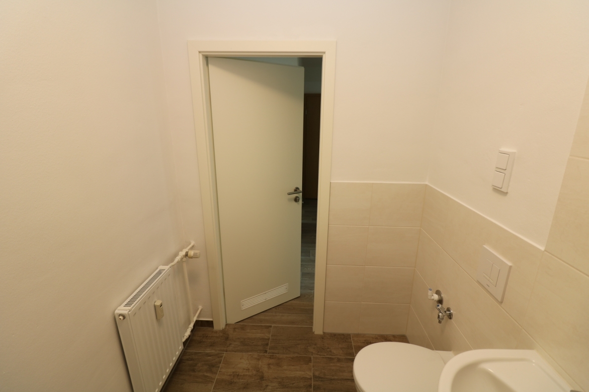 Kinderlachen willkommen...sanierte 4-Raum-Familienwohnung mit modernem Wannenbad!!! - Beispiel Bad mit Wanne