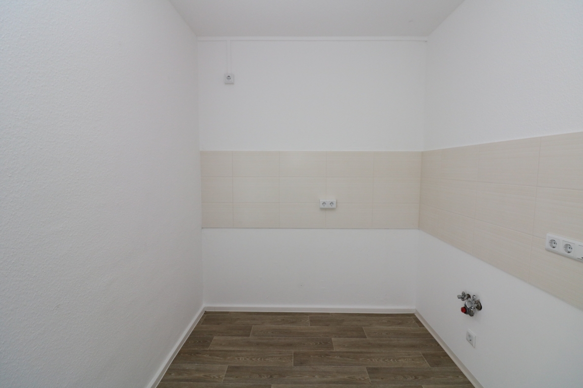 Kinderlachen willkommen...sanierte 4-Raum-Familienwohnung mit modernem Wannenbad!!! - Beispiel Küche