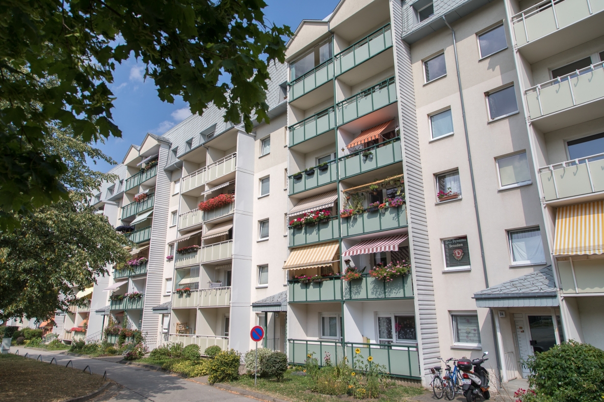 Kinderlachen willkommen...sanierte 4-Raum-Familienwohnung mit modernem Wannenbad!!! - Außenansicht