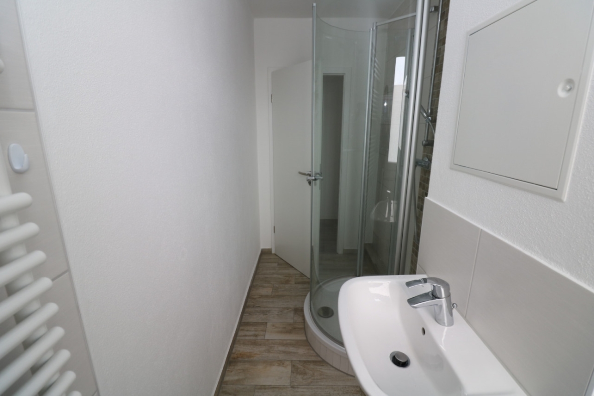 Das Buffet ist eröffnet…2-RW mit Einbauküche, Dusche & Balkon!!! - Beispiel Bad mit Dusche