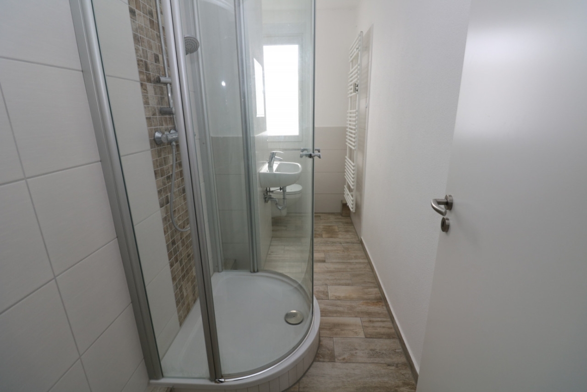 Das Buffet ist eröffnet…2-RW mit Einbauküche, Dusche & Balkon!!! - Beispiel Bad mit Dusche