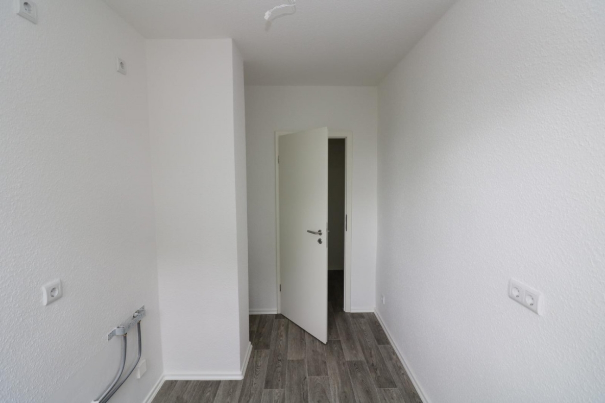 Kinderlachen willkommen...sanierte 4-Raum-Familienwohnung mit Wanne Balkon!!! - Beispiel Küche