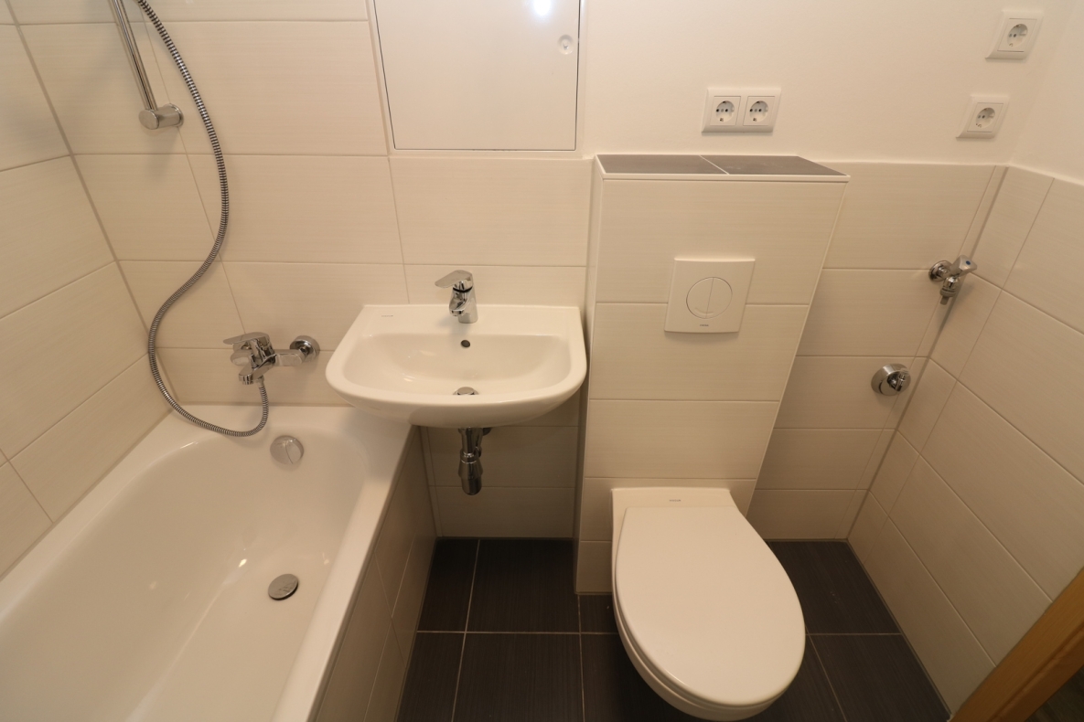 3...2...1...meins...tolle 3-RW mit Wanne u. Balkon!!! - Beispiel Bad mit Wanne