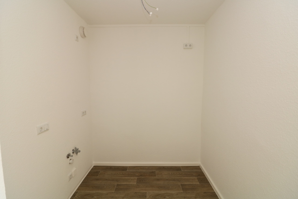 Wohlfühlgarantie...neu sanierte 3-RW mit Dusche und Balkon!!! - Küche