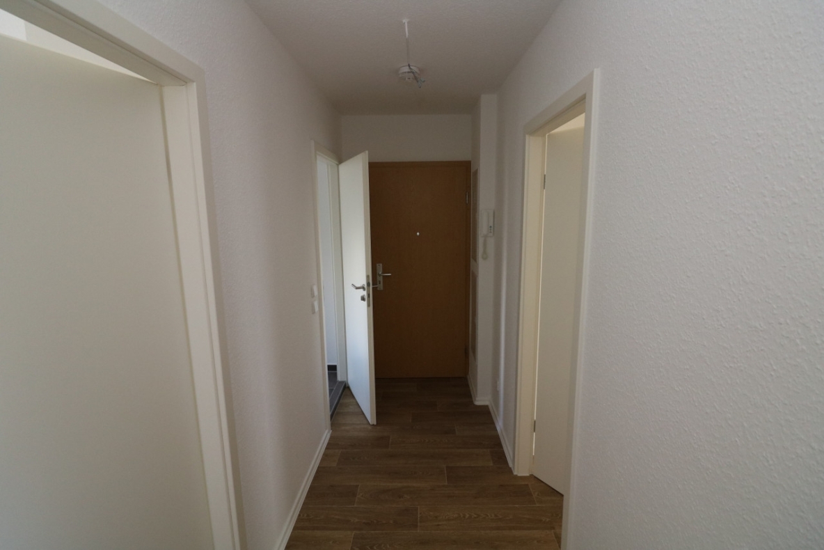 EG-Wohnung mit bodengleicher Dusche & Balkon...da freuen sich nicht nur die Umzugshelfer! - Flur