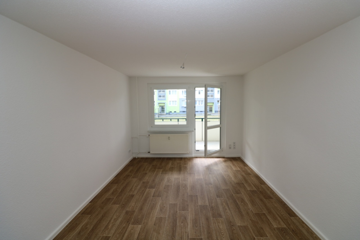 EG-Wohnung mit bodengleicher Dusche & Balkon...da freuen sich nicht nur die Umzugshelfer! - Wohnzimmer