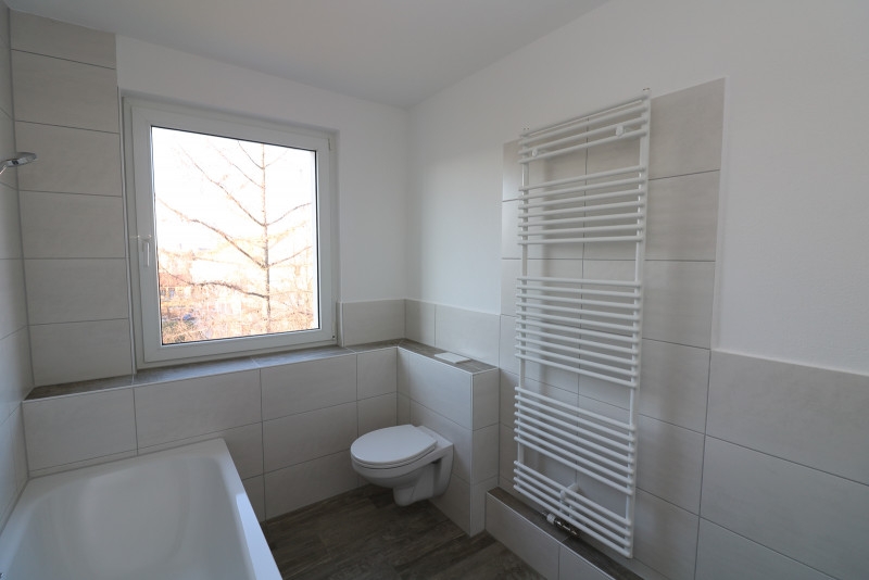 *2-Raum-Traum* - seltener 2RW-Grundriss mit Badewanne und geräumiger Küche - Bad