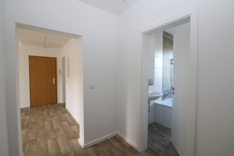 *2-Raum-Traum* - seltener 2RW-Grundriss mit Badewanne und geräumiger Küche - Flur