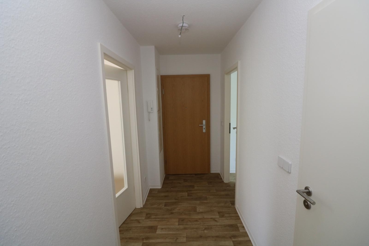 Endlich ankommen! Bezugsfertige 3RW mit Balkon! - Flur