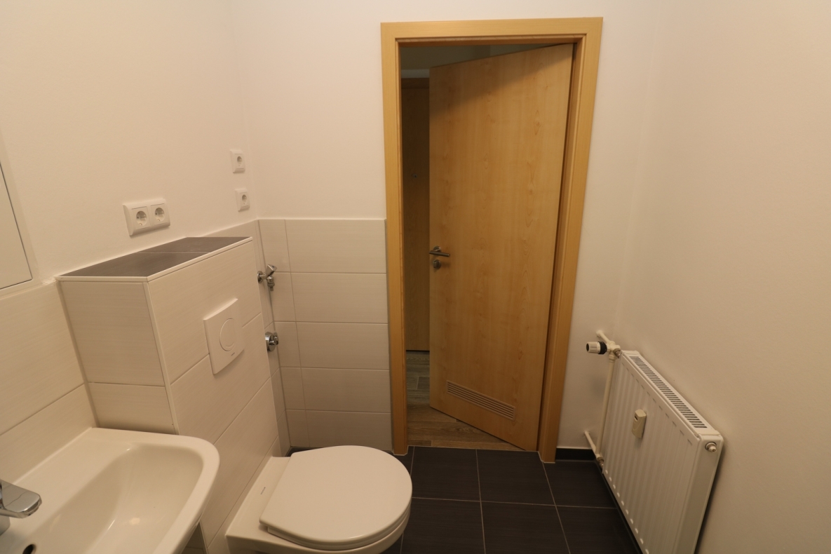 3...2...1...meins...neu sanierte 3-RW mit Wanne u. Balkon!!! - Beispiel Bad mit Wanne