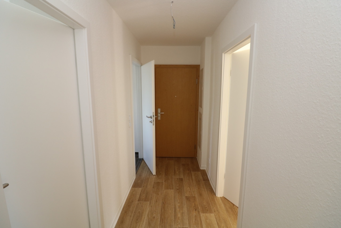 Die heißen Tage können kommen...2-RW mit ebenerdiger Dusche & Balkon!!! - Flur