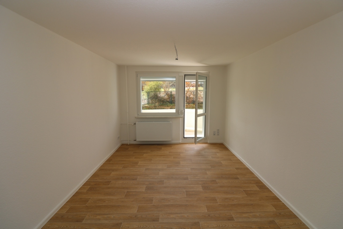 Die heißen Tage können kommen...2-RW mit ebenerdiger Dusche & Balkon!!! - Wohnzimmer